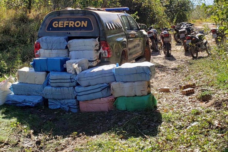 Gefron apreende 658 kg de drogas e oito motos em Vila Bela da Santíssima Trindade