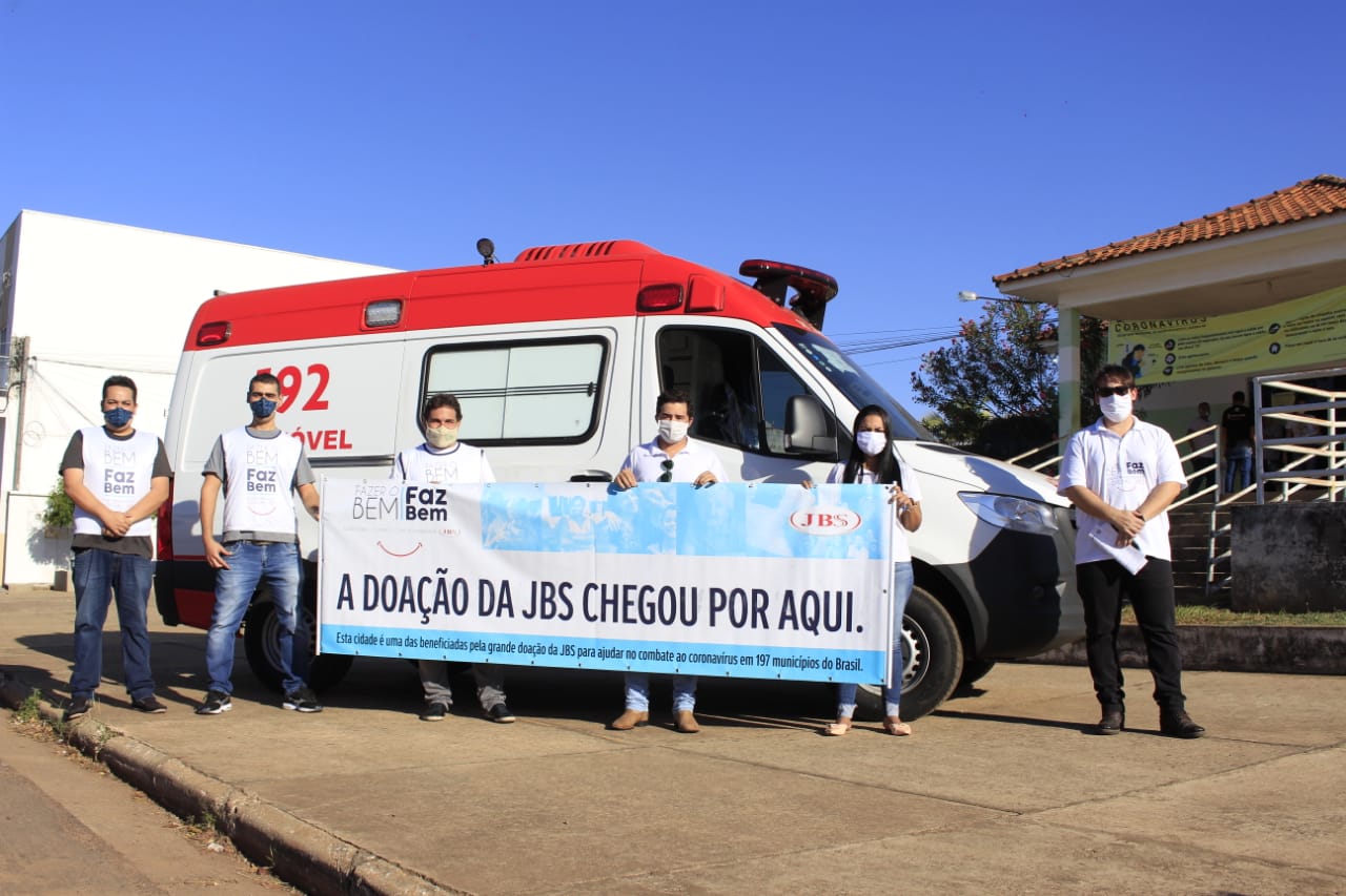 JBS entrega ambulância em Pontes e Lacerda