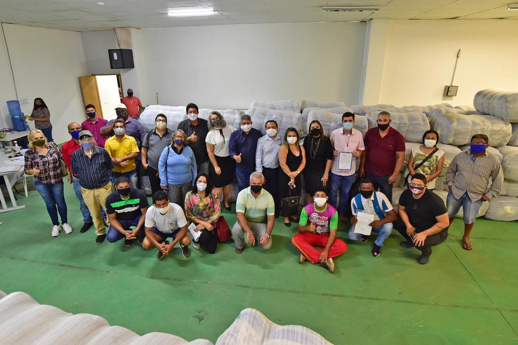 Pontes e Lacerda: Cestas básicas e cobertores são entregues para líderes comunitários do interior de Mato Grosso