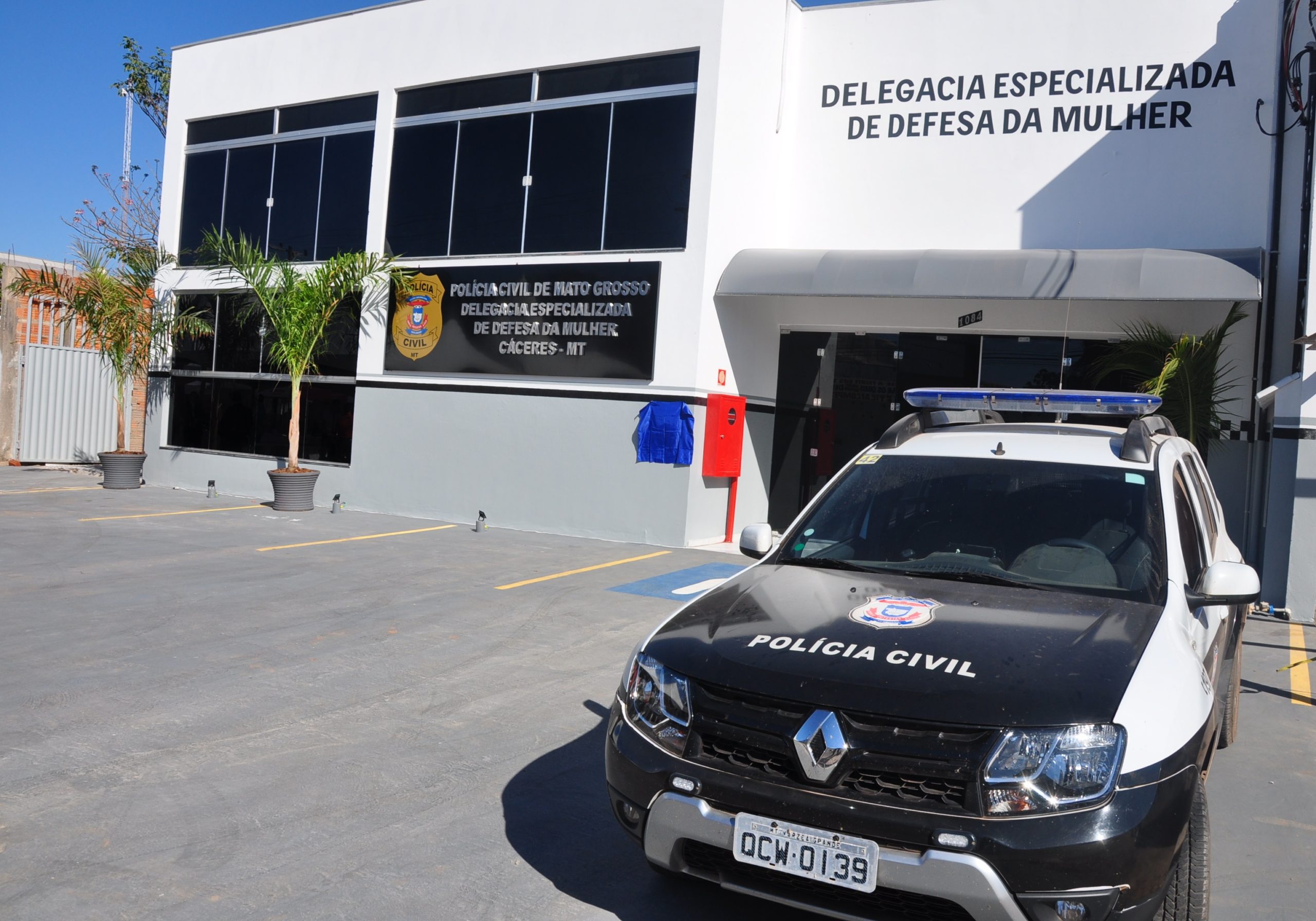 Policiais civis cumprem mandado contra suspeito que praticou abuso contra criança de 12 anos