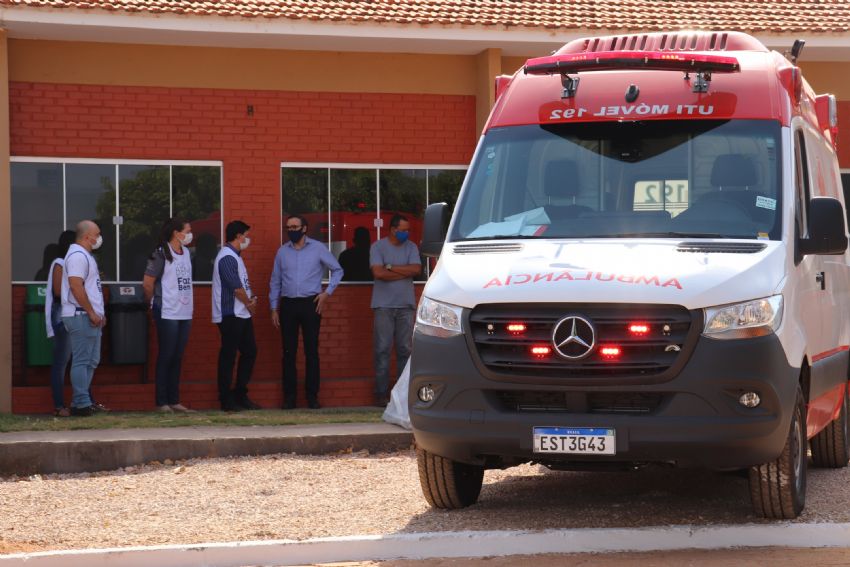 JBS entrega ambulância para Quatro Marcos