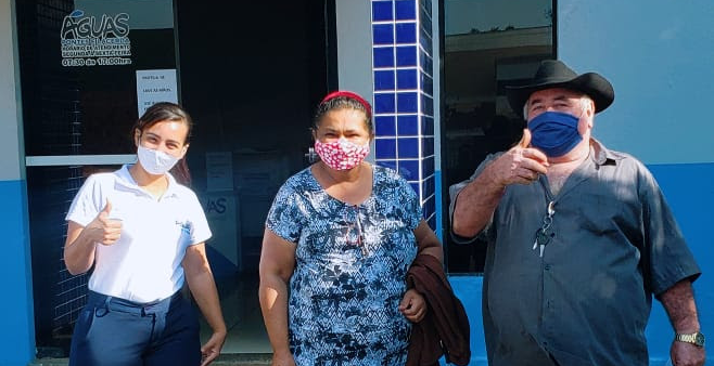 Em busca de mais saúde para a família, casal de Pontes e Lacerda recebe orientações da concessionária de saneamento e desativa poço doméstico