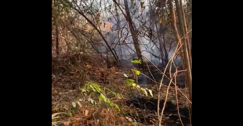 Homem bêbado causa incêndio criminoso e acaba preso em flagrante pela PM em Pontes e Lacerda