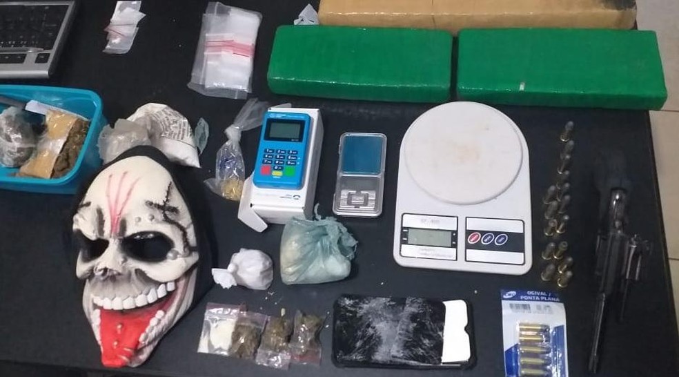 Casal é preso suspeito de tráfico de drogas