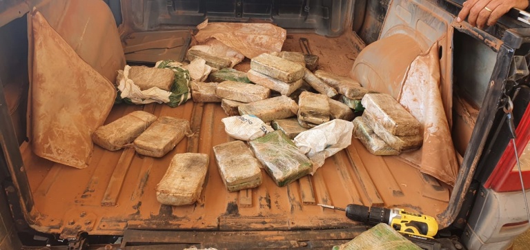 PRF apreende cloridrato e pasta base de cocaína
