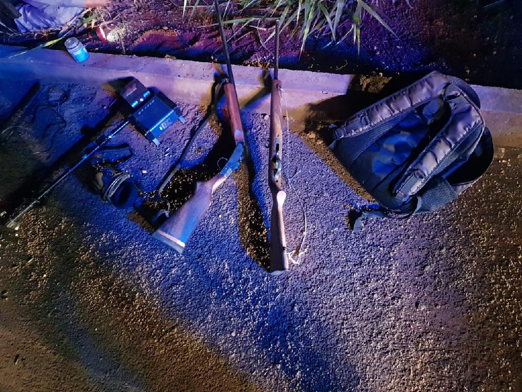 Policiais evitam roubo à fazenda e apreendem espingardas, 139 munições e um detector de metal em Pontes e Lacerda