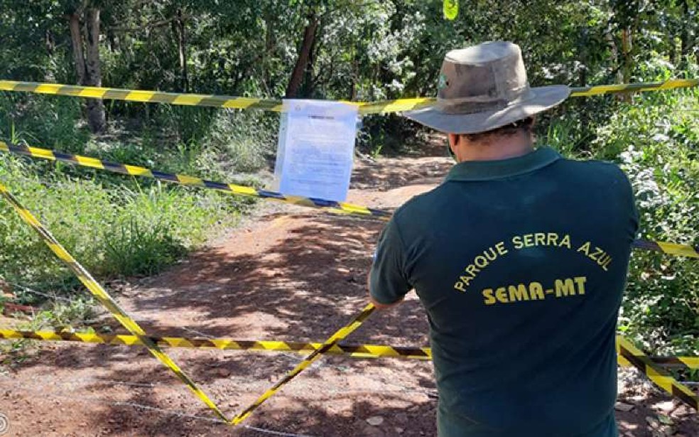 Após flagrante de aglomeração, acesso à cachoeira de parque é fechado