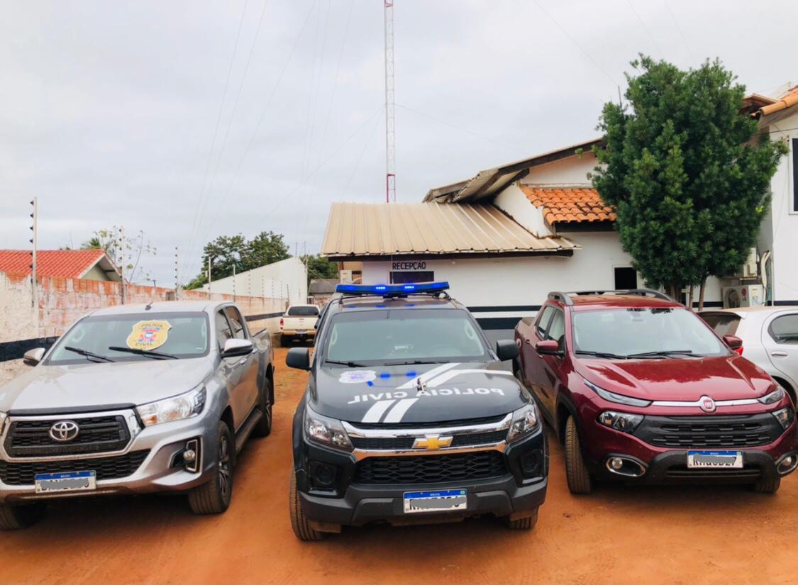 Polícia Civil recupera duas caminhonetes produto de golpe em locadoras e que seriam levadas para a Bolívia