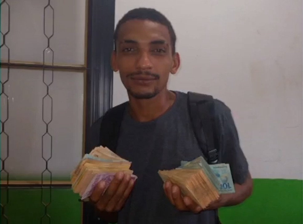 Funcionários de cooperativa de recicláveis encontram R$ 28,8 mil em lixo de banco e devolvem dinheiro em MT