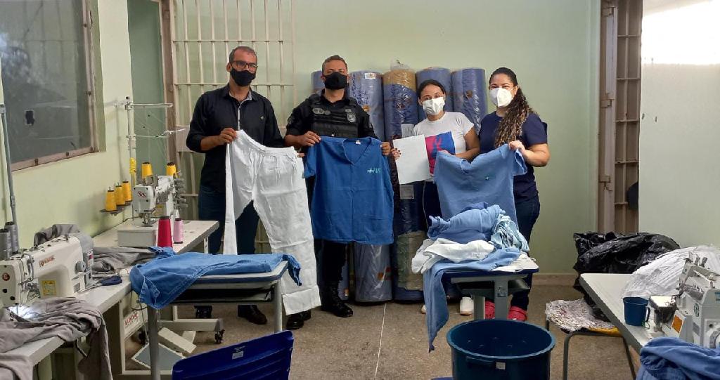 Recuperandos produzem 600 uniformes para Santa Casa de Pontes e Lacerda