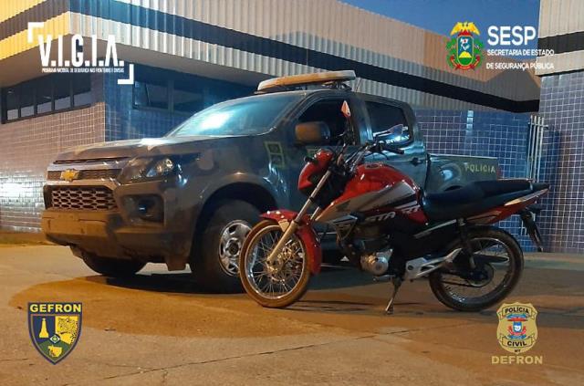 Pontes e Lacerda: Suspeitos com tornozeleiras desligadas são enquadrados pelo Gefron “passeando” de moto na fronteira