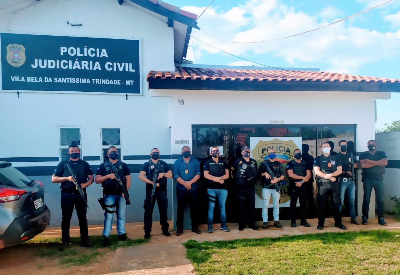 Homem com mandado por violência doméstica é preso pela Polícia Civil após disparo de arma de fogo em Vila Bela da Ss. Trindade