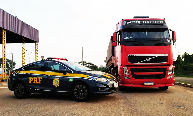 PRF prende motorista após evadir-se de bloqueio viário em Pontes e Lacerda