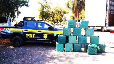 ROTA DO PÓ: PRF apreende 500 kg de cocaína em fundo falso de caminhão