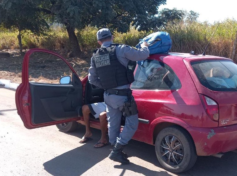 Casal é pego com droga dentro de veículo em Lambari D´Oeste