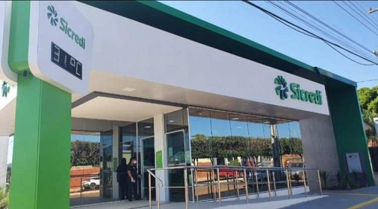Sicredi reinaugura agência em Conquista D’Oeste com estrutura repaginada