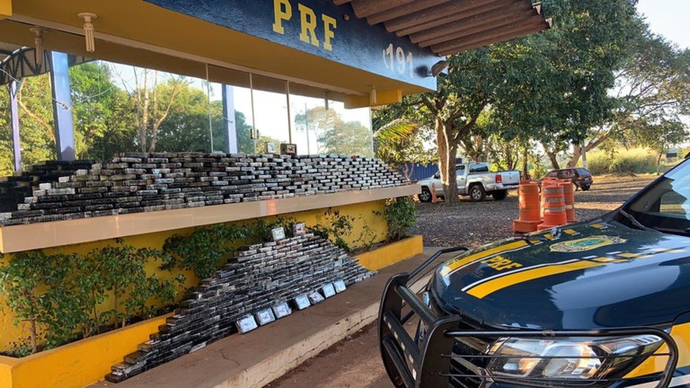 Motorista é preso transportando quase 500 kg de droga em fundo falso de caminhão