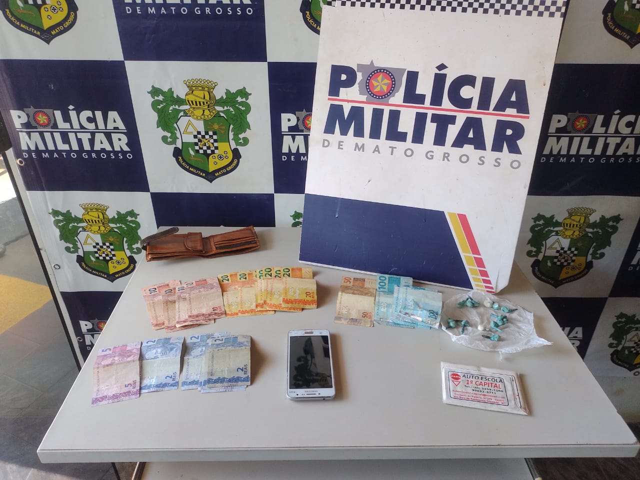 PM detém 2 suspeitos, apreende porções de drogas e dinheiro em Pontes e Lacerda