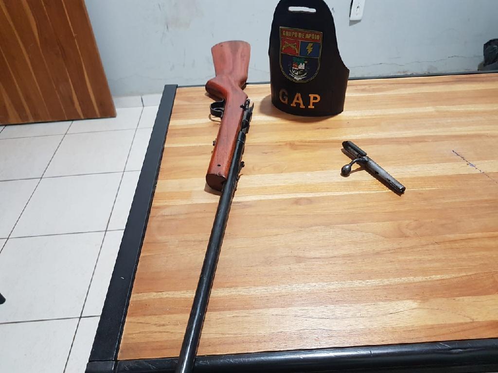 Dois homens são presos por porte ilegal de arma em Lambari D’Oeste