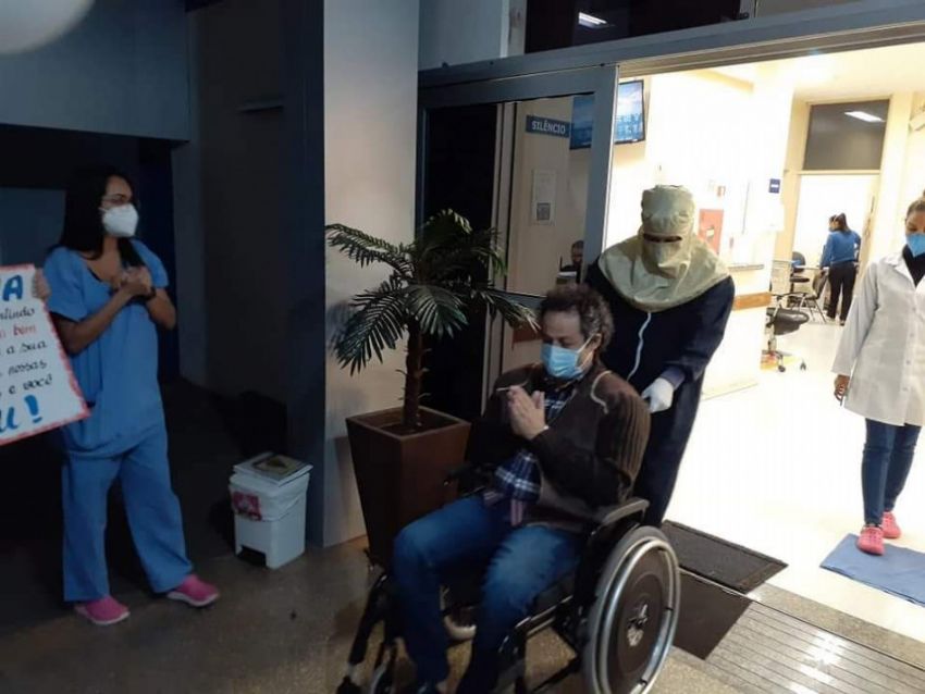 Após 22 dias internado por contrair Covid-19, Padre de Pontes e Lacerda tem alta hospitalar