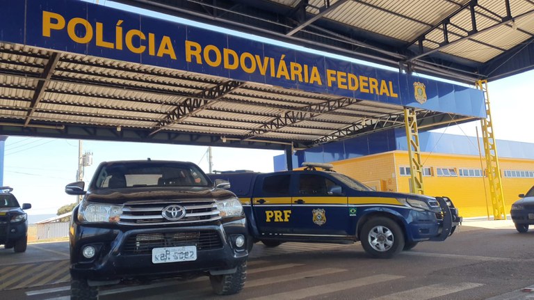PRF recupera Hillux furtada em Pontes e Lacerda