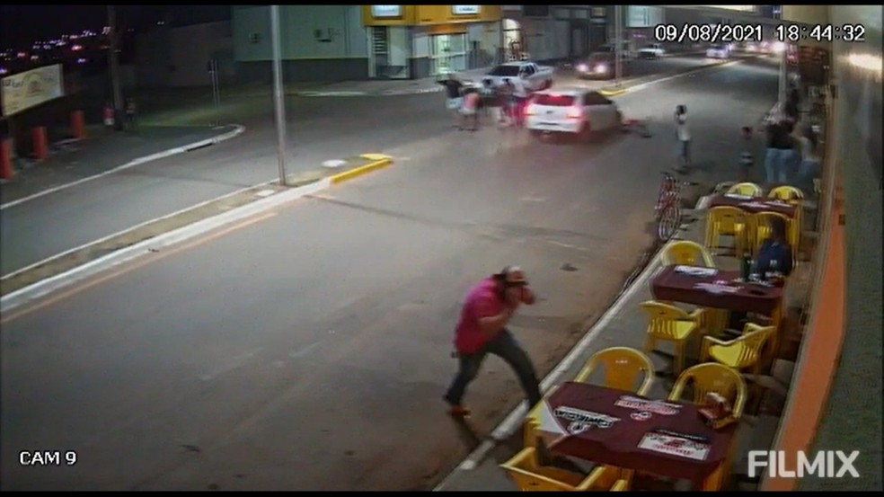 Polícia identifica e intima a depor motoristas que atropelaram ciclista duas vezes em menos de 2 minutos em Pontes e Lacerda