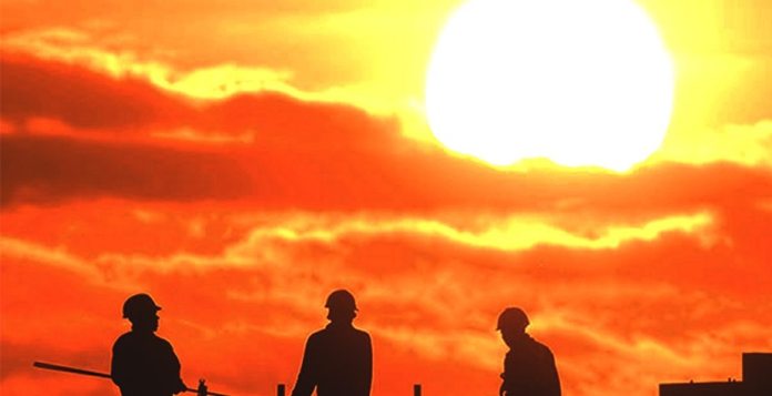 Projeto de lei quer que empresas contratadas pelo Poder Público forneçam protetor solar a quem trabalha exposto ao sol
