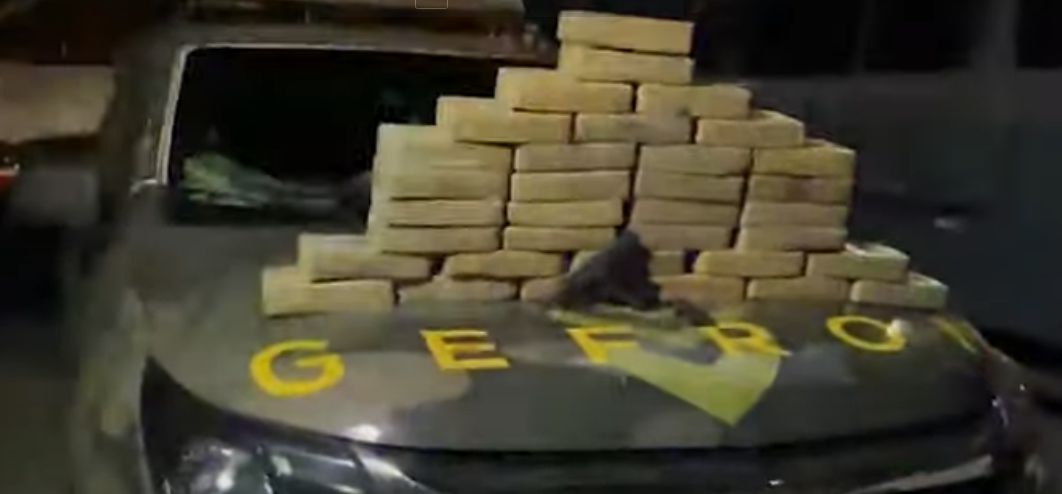 Gefron apreende mais de 100 kg de cocaína; veja vídeo