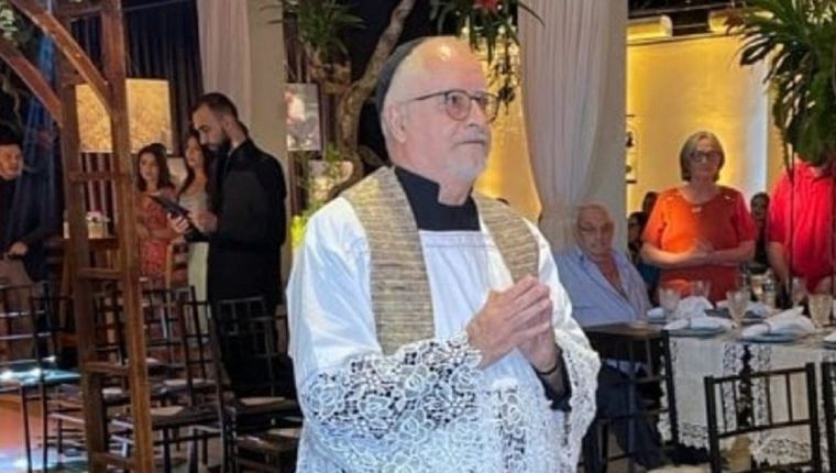 Padre denuncia furto de batina e cálice banhado a ouro avaliado em 14 mil dólares
