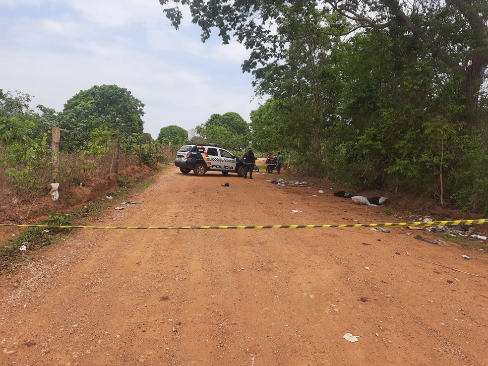 Recém nascido é encontrado morto em saco de lixo às margens de estrada