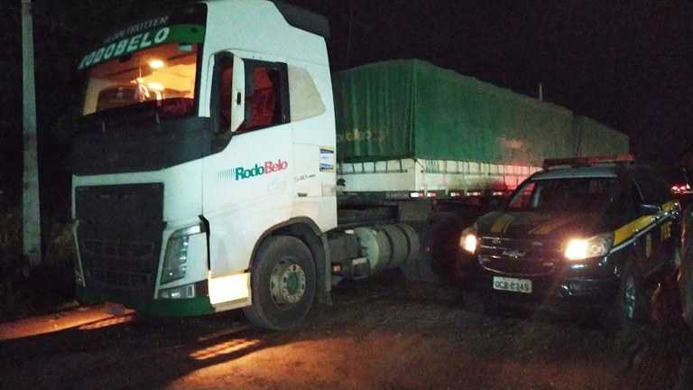 PRF recupera carreta roubada