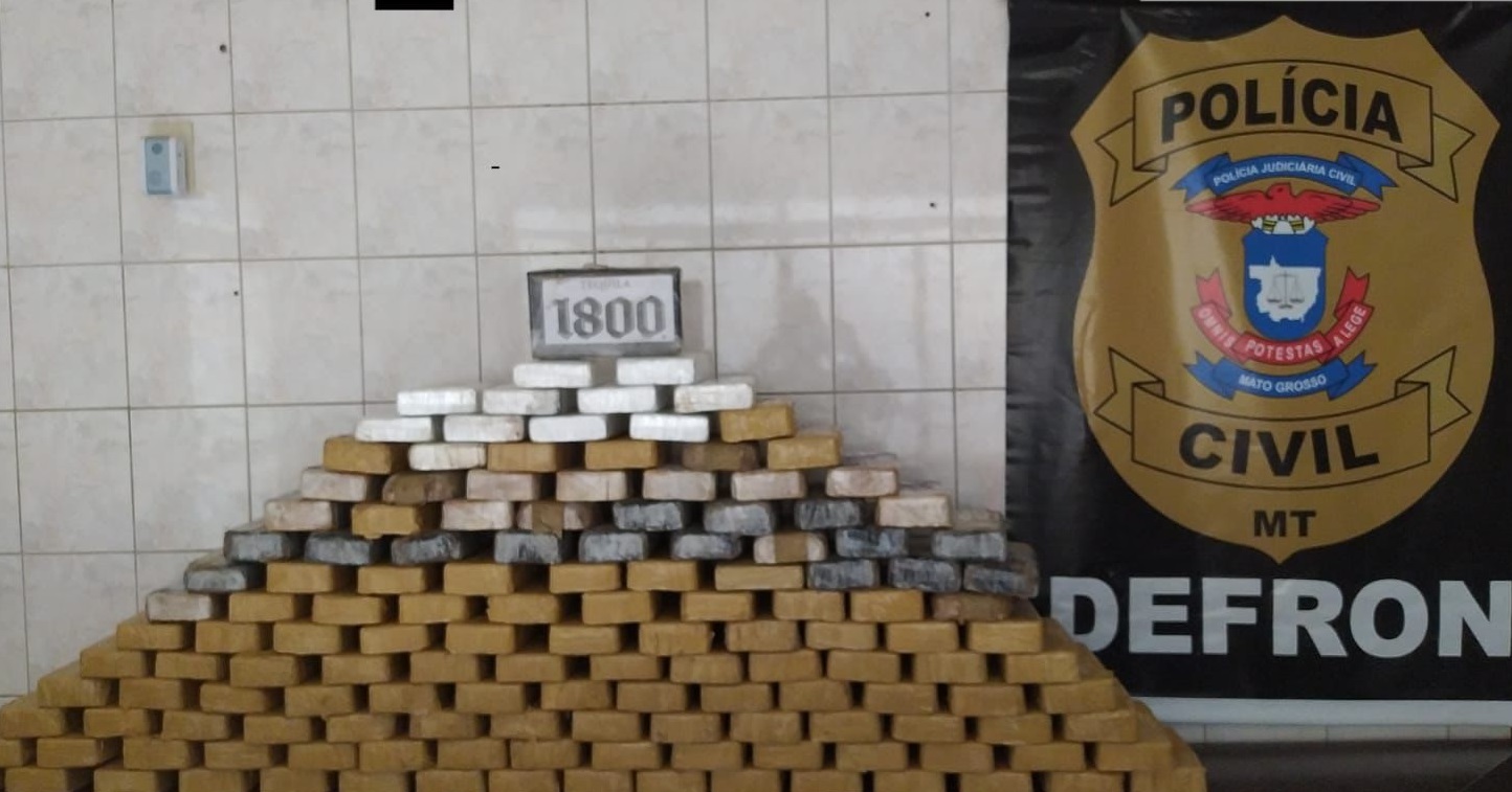 Quatro suspeitos são presos com 143 tabletes de cloridrato de cocaína e pasta base