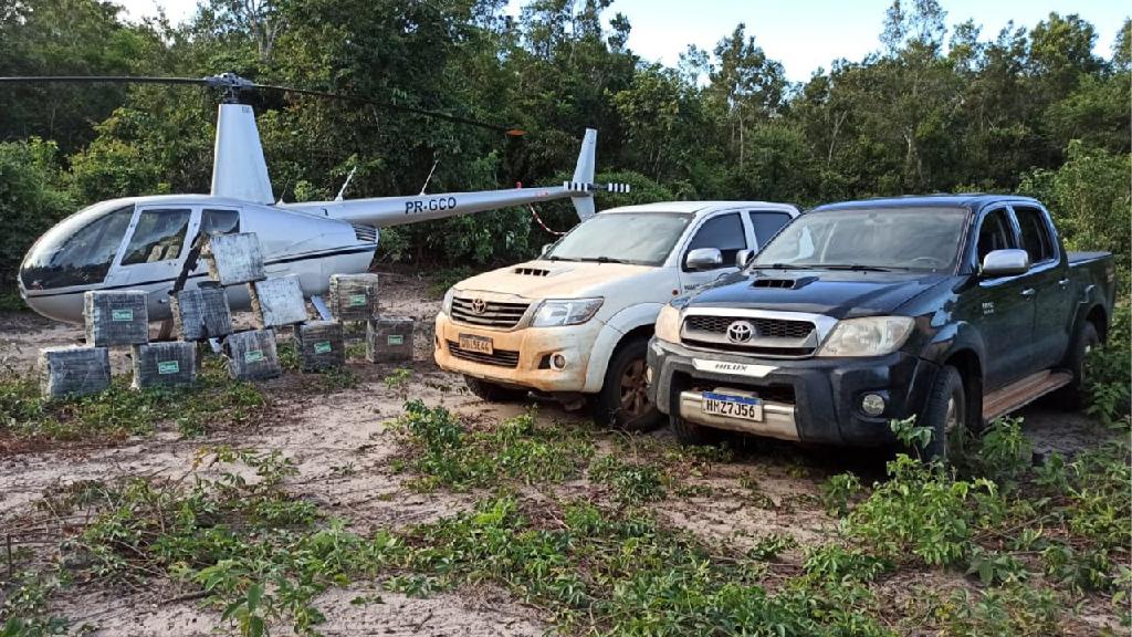 Forças de segurança apreendem helicóptero com mais de 324kg de cocaína em Comodoro