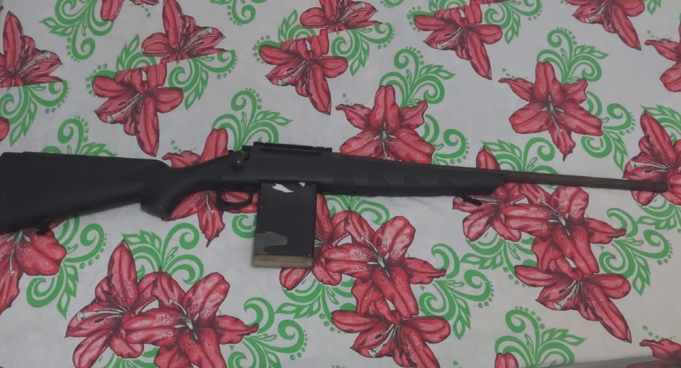 Jovem de 19 anos é preso em flagrante com fuzil calibre 762 em Pontes e Lacerda