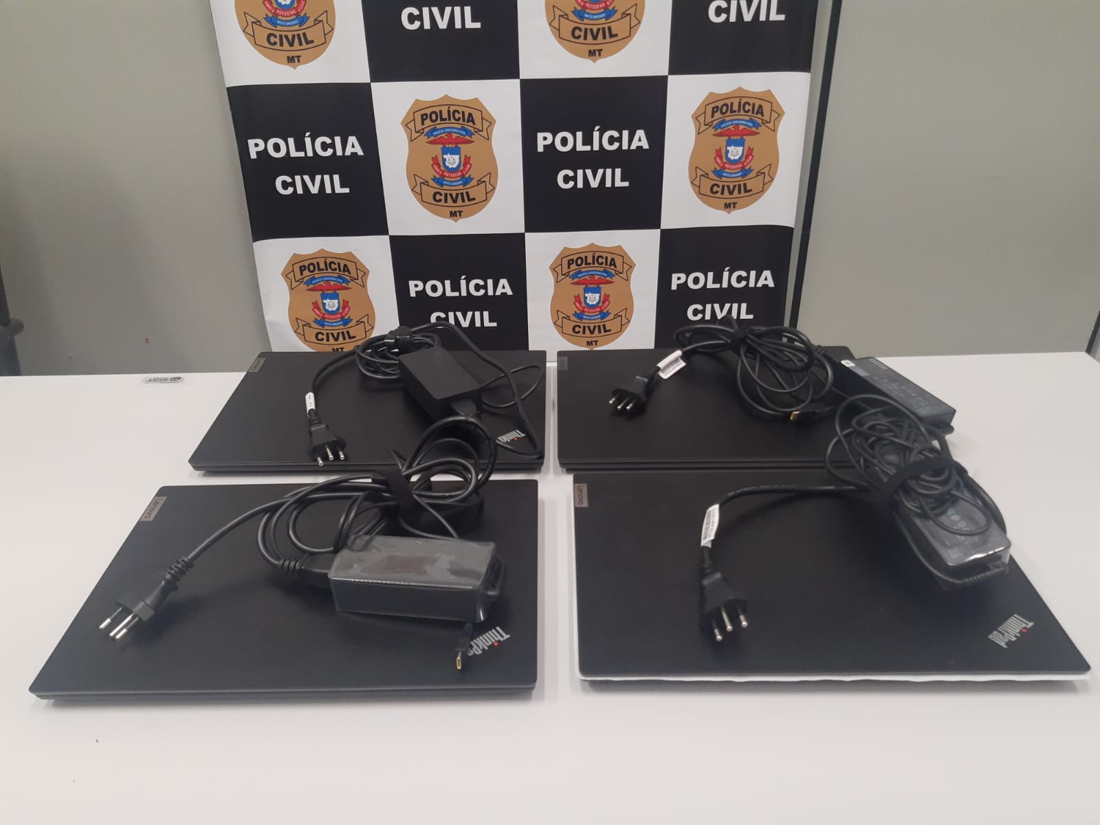 Polícia Civil recupera quatro notebooks subtraídos da Secretaria de Educação