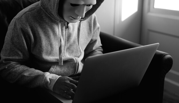 Quadrilha que extorquia pessoas que trocavam ‘nudes’ pela internet é alvo de operação