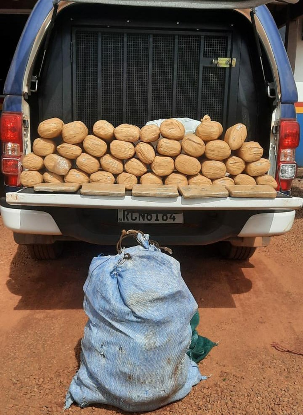 Homem tenta fugir da polícia e é preso com cerca de 100 kg de maconha