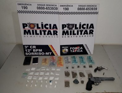 PM prende 7 pessoas em tabacaria com armas, drogas e dinheiro