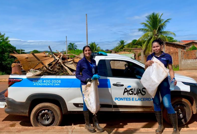 Ação voluntária da Águas Pontes e Lacerda recolhe lixo e resíduos do Córrego Buriti