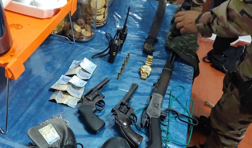 Homens suspeitos de ameaçar proprietários rurais no interior de MT são presos com armas de fogo