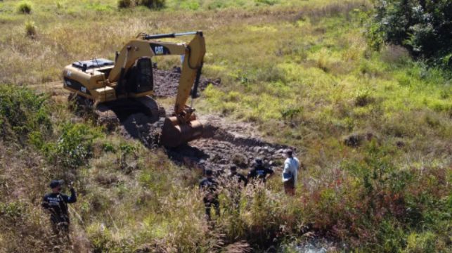 Polícia descobre cemitério clandestino usado para esconder corpos de vítimas de facção criminosa