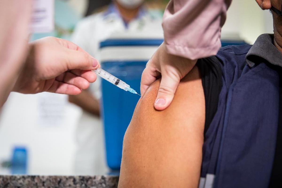 Mendes critica antivacina e SES monitora casos de covid