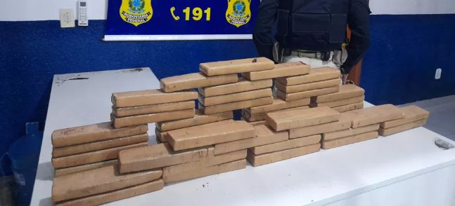 Cerca de 50 kg de droga são apreendidos em mochila de passageiro de ônibus