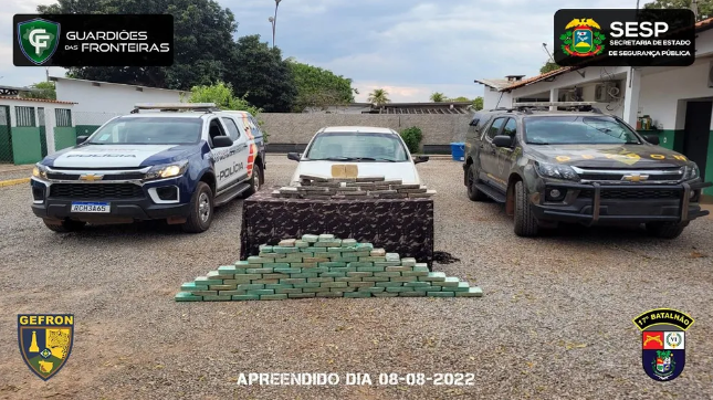 Motorista é preso ao transportar 100 tabletes de cocaína e 8 munições de fuzil em MT
