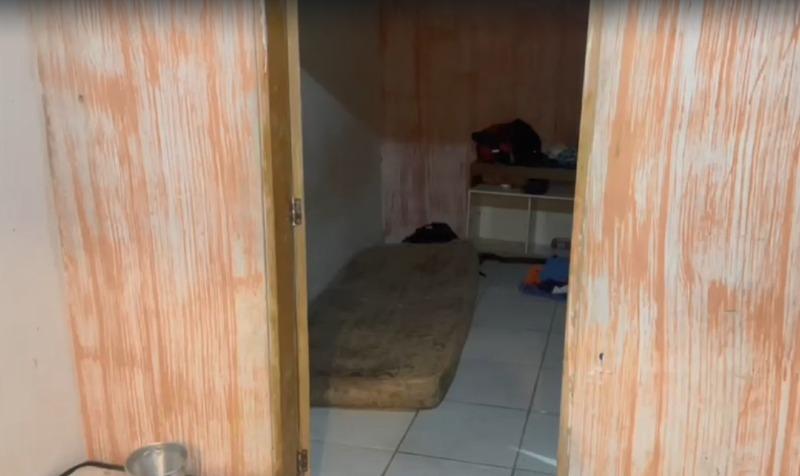 Jovem é libertado de cativeiro após ser sequestrado por facção criminosa