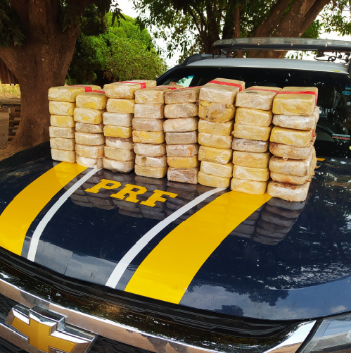 PRF apreende cocaína transportada em caminhonete