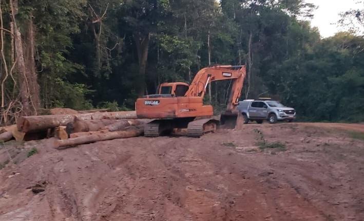 Polícia Militar prende idoso, apreende maquinários e madeiras extraídas de forma irregular