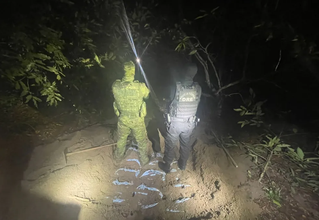 Aproximadamente 450 kg de cocaína são apreendidos após avião sobrevoar região de Vila Bela da Santíssima Trindade