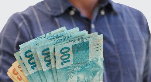 Trabalhador de CARTEIRA ASSINADA ganha saque EXTRA em maio