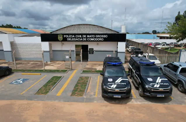 Suspeito de matar irmãos durante discussão por cadeira de praia é preso em Comodoro